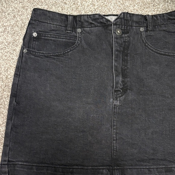 Free People Charcoal Black w grey undertone Mini Skirt has pockets + belt loops - Picture 3 of 11